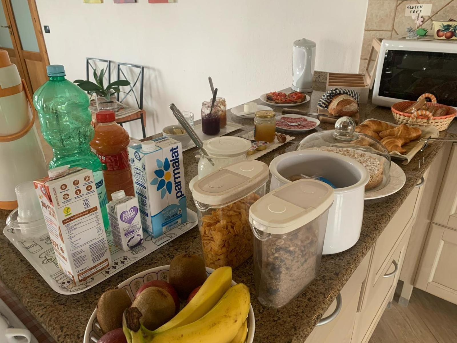 Bed and Breakfast Le Rocce SantʼAgata deʼ Goti Exterior foto